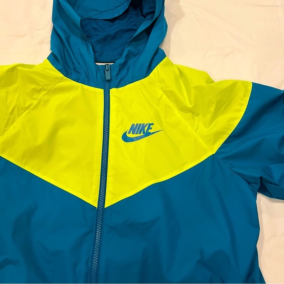 Nike | Windbreaker | Youth Size X-Large | Excellent like new condition. - Picture 1 of 12